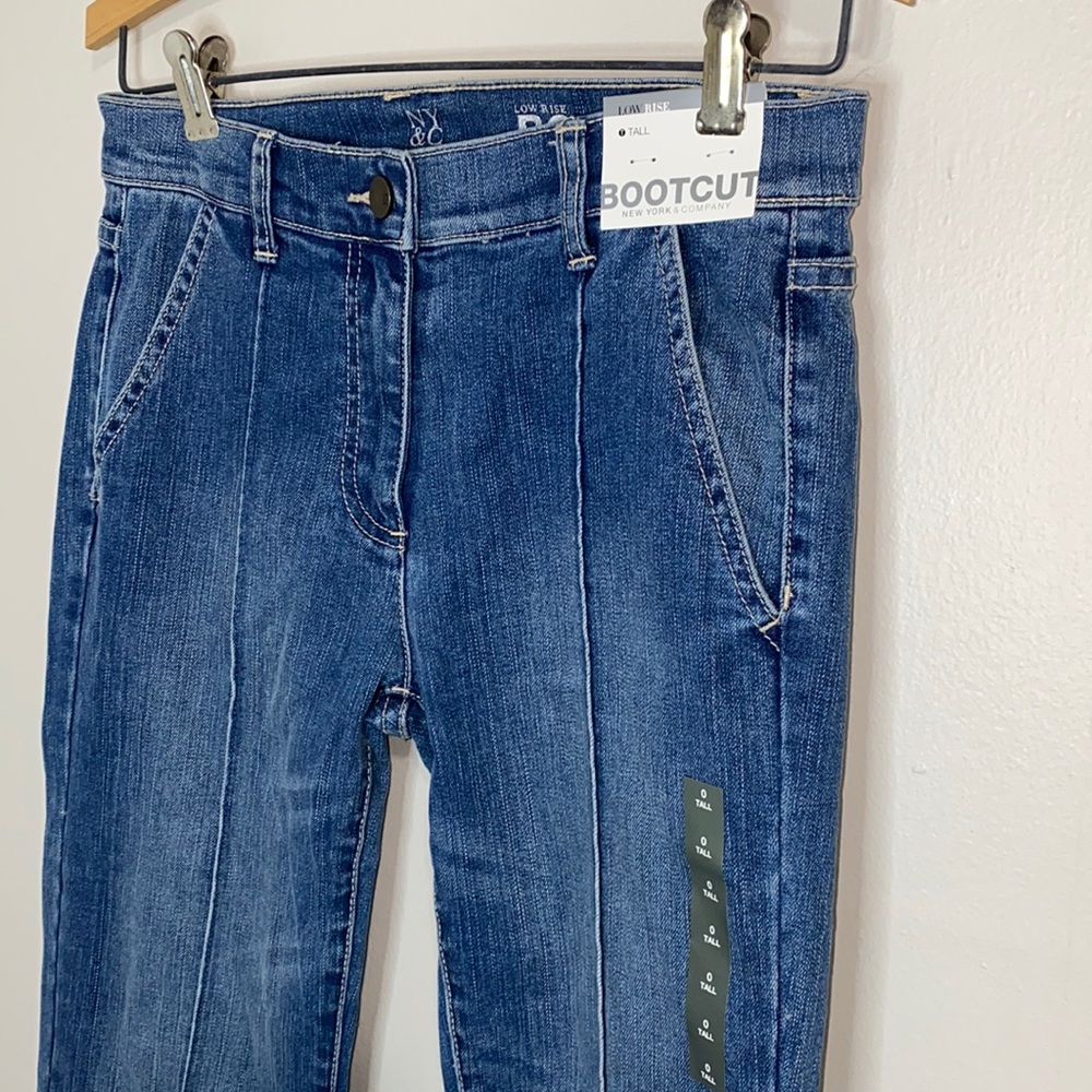 🎈NWT New York & Company Low Rise Bootcut jeans!